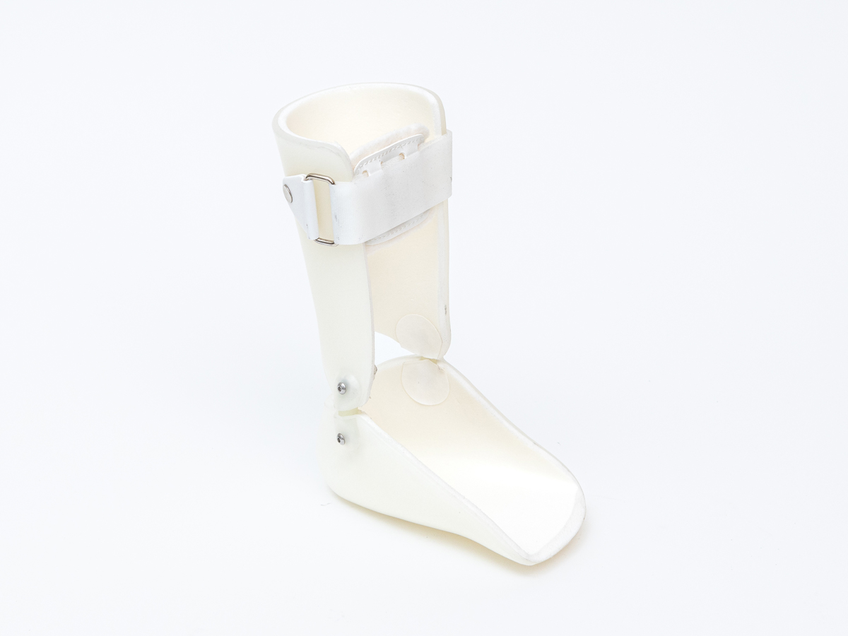 A white lower extremity orthotic